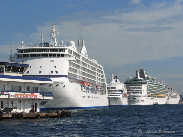 Cruise ships in Karaköy